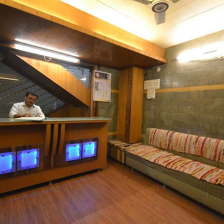 Hotel Sai Hari Prasad Ширді Екстер'єр фото