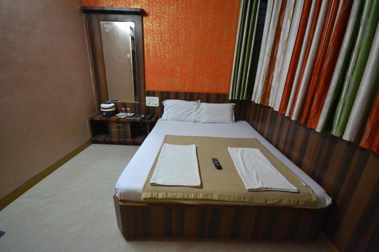 Hotel Sai Hari Prasad Ширді Екстер'єр фото