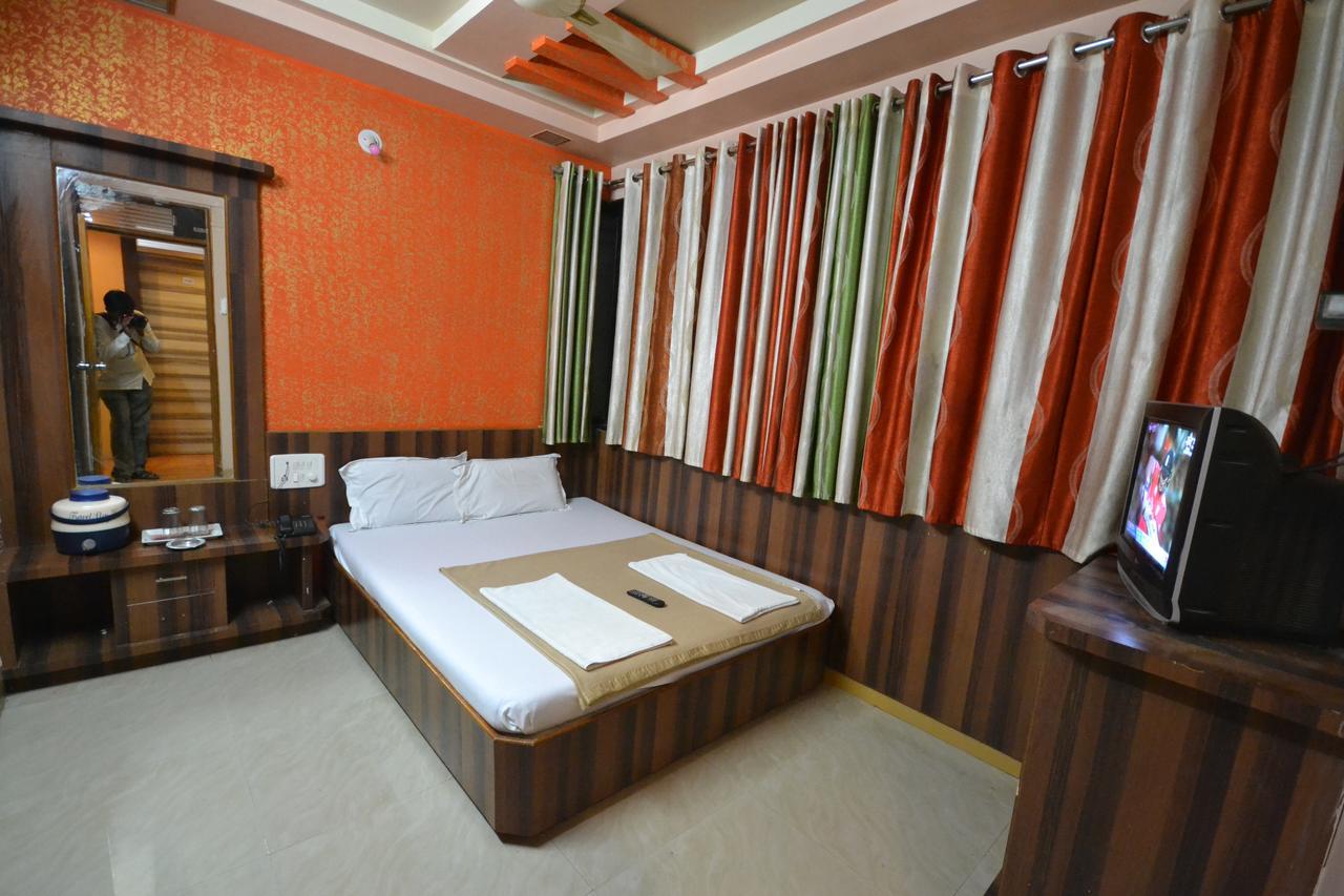 Hotel Sai Hari Prasad Ширді Екстер'єр фото